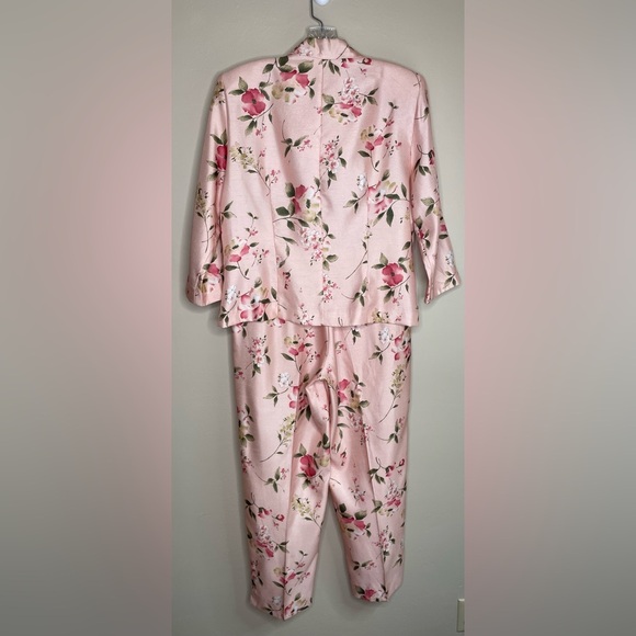 Sag Harbor Pink Pantsuit Elegant Sateen Floral Design Jacket Ankle Pants Size 12 - Picture 2 of 15